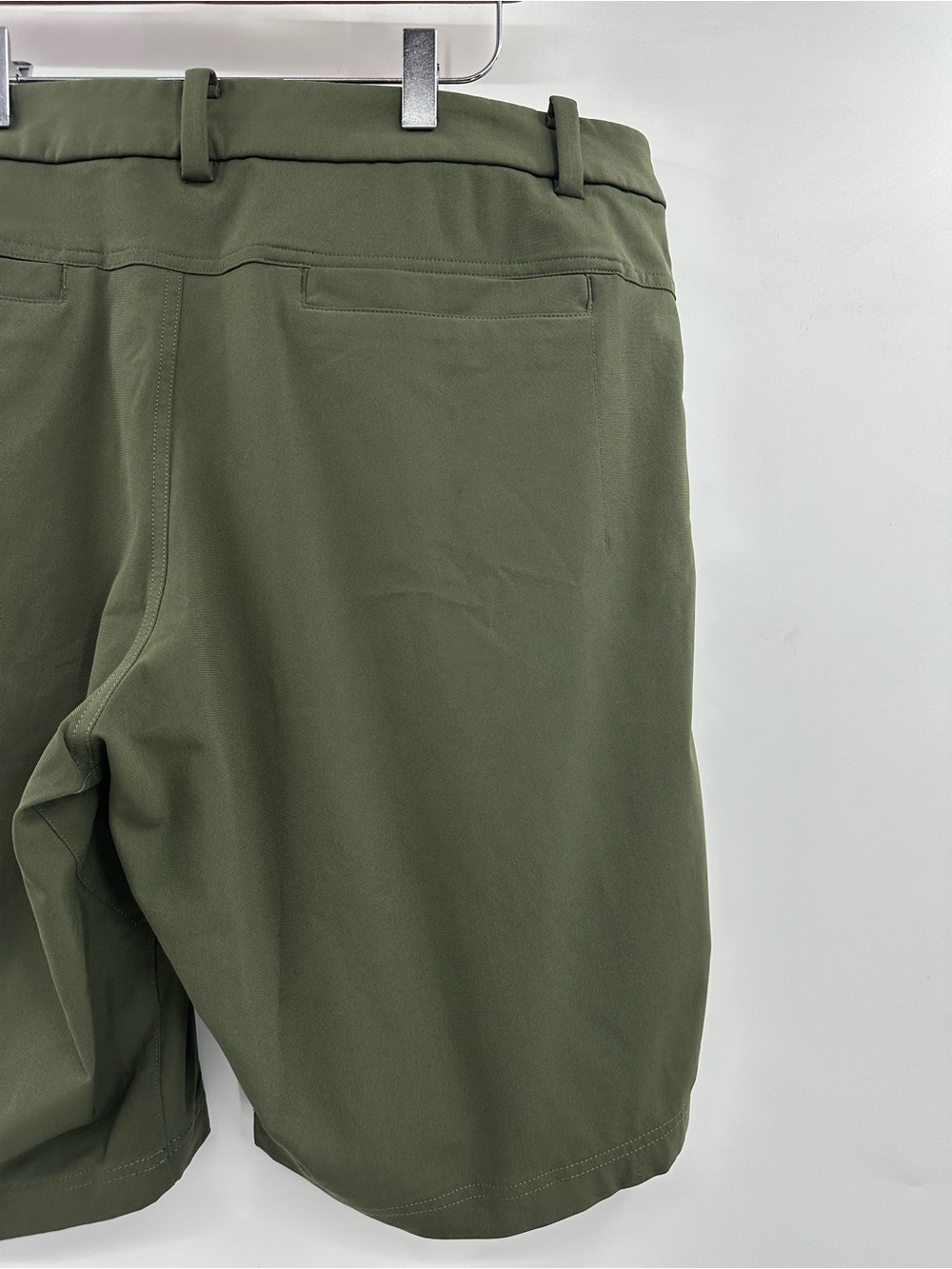 Men’s lululemon athletica Olive Green Flat-Front ABC? Shorts - Picture 7 of 9